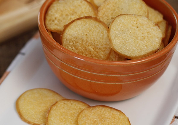 Simples de fazer, o chip de parmesão é delicioso (Foto: Reprodução)